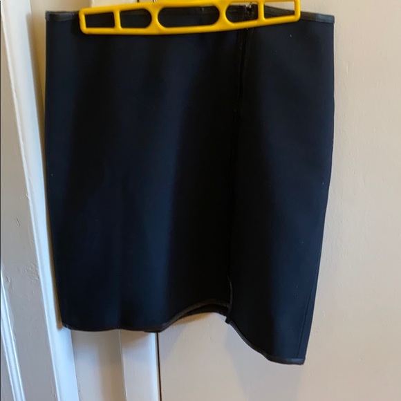 Full skirt with side zipper length of the skirt - Picture 2 of 4